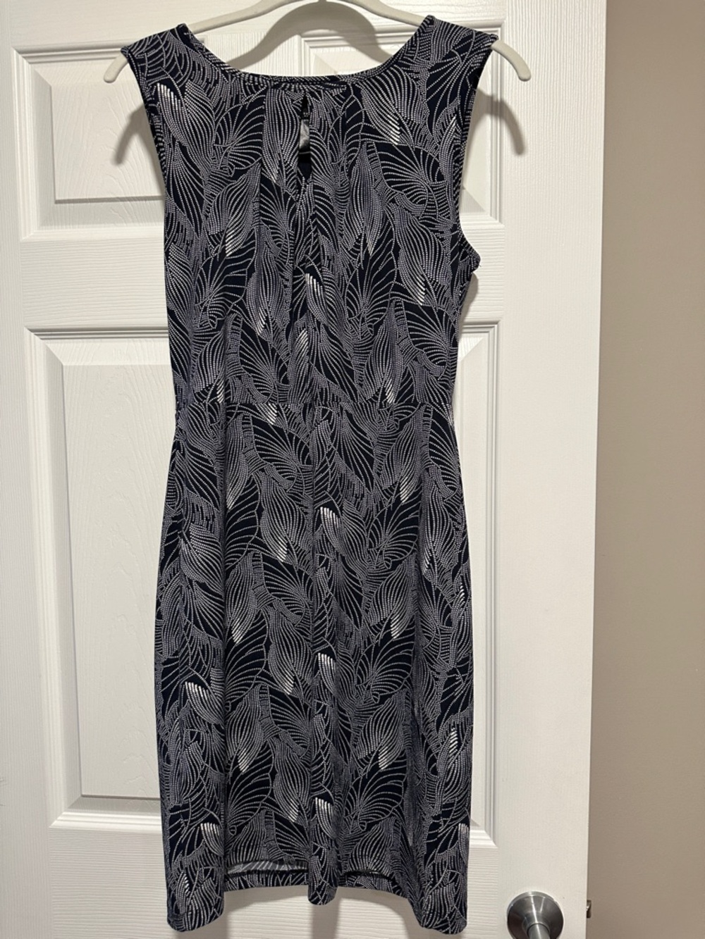Ann Taylor Factory Navy and White Sleeveless Leaf-Print Midi Dress